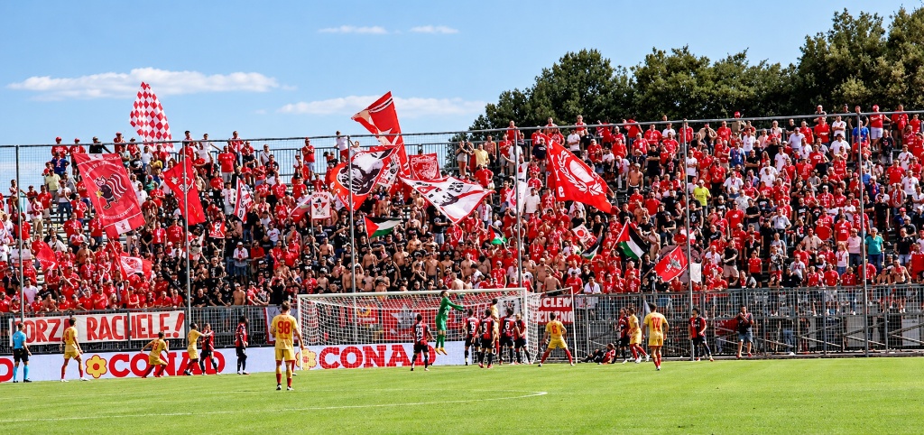 Tifosi del Perugia in festa sugli spalti