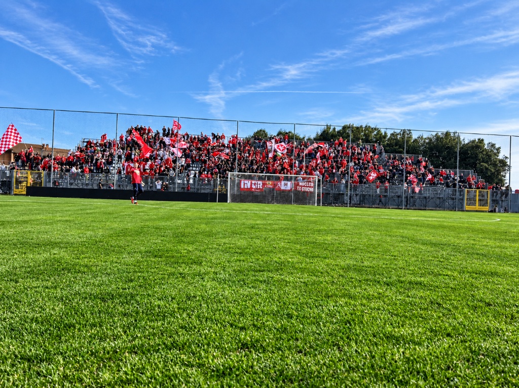 Striscione dei tifosi del Perugia per il match in trasferta contro il Gubbio